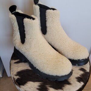 Alexander McQueen Shearling Chelsea Boots